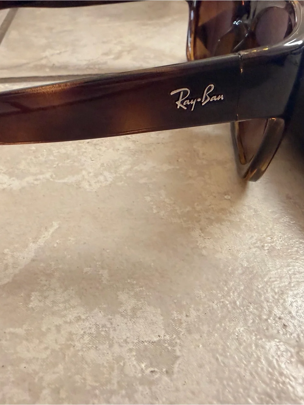 Ray-Ban women’s Polarized Brown Tortoiseshell Sunglasses. In almost new shape